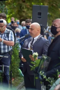 The celebrant reading a eulogy at the graveside