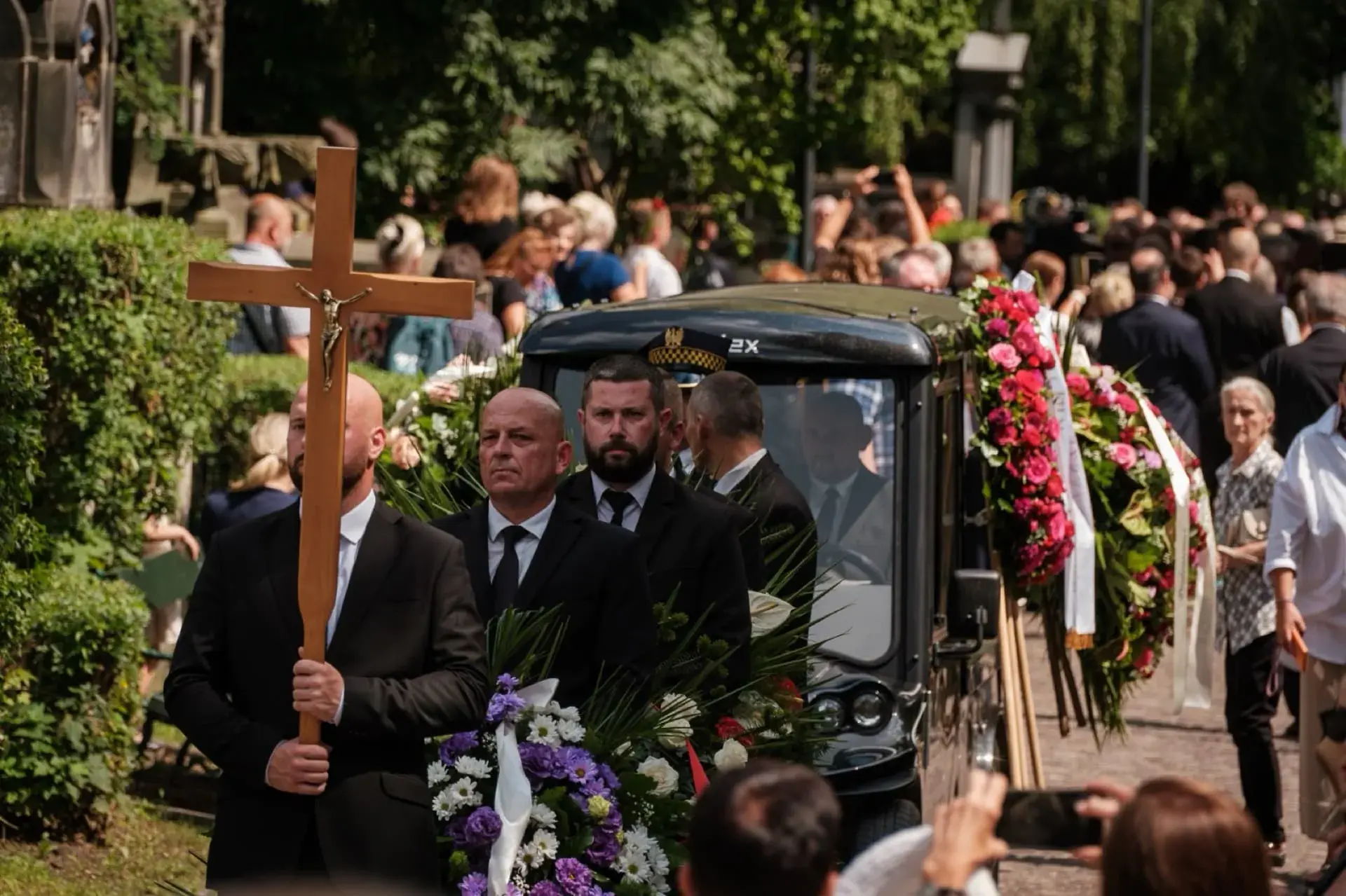 Zasiłek pogrzebowy z ZUS i KRUS: kto go dostaje i jak złożyć wniosek